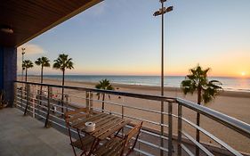 Preciado apartamento con vistas frontales al mar